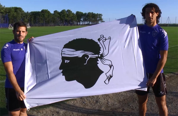 Gilles Cioni et François Modesto appellent les supporters à apporter un drapeau corse pour le match contre Monaco. Capture: SCB TV